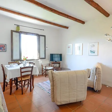 Nyaraló 1 Bedroom Lovely In